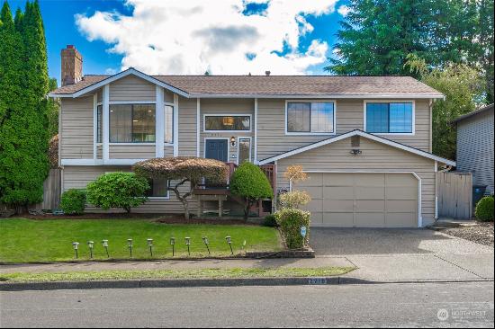 2719 NE 4th Court, Renton WA 98056