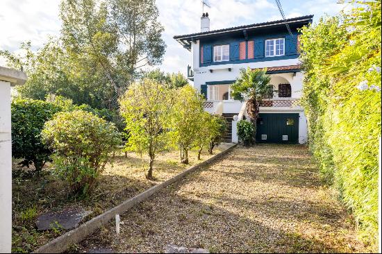 BAYONNE, 110 SQ.M HOME BUILT IN THE 1930S TO RENOVATE