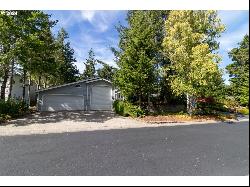 611 Glenbrook Cir, Florence OR 97439