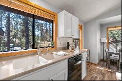 18034 Witchhazel Lane Unit 2, Sunriver OR 97707