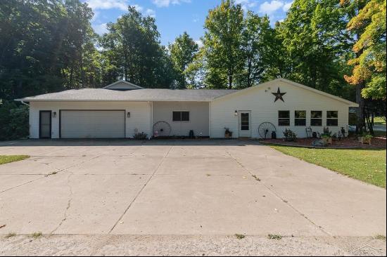 6610 E Arnold Lake Road, Hamilton Township MI 48625