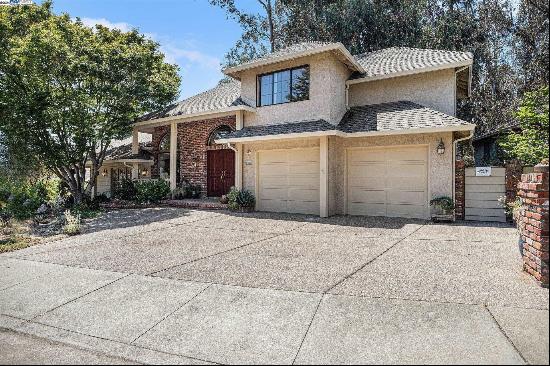 17939 Center St, Castro Valley CA 94546