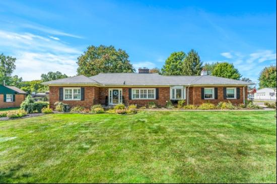 128 Meadowbrook Road, Hermitage PA 16148