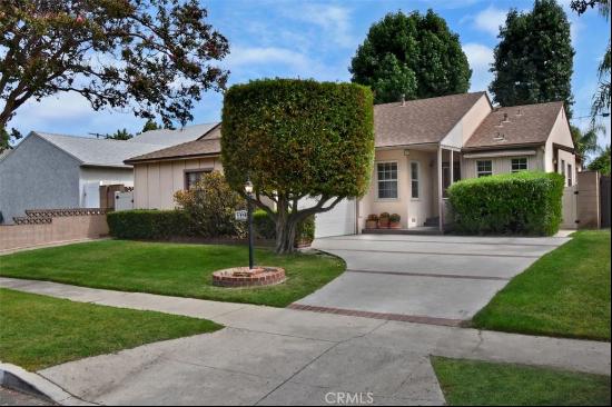 6832 Cantaloupe Avenue, Van Nuys CA 91405