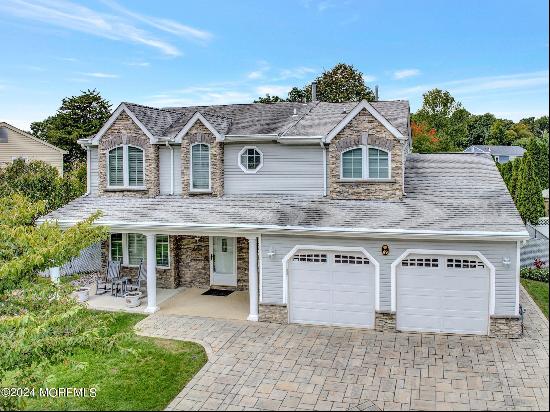 49 Markwood Drive, Howell NJ 07731