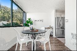 Stunning Albany Hills Condominium