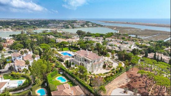 Spectacular Mansion with a unique location in Quinta do Lago