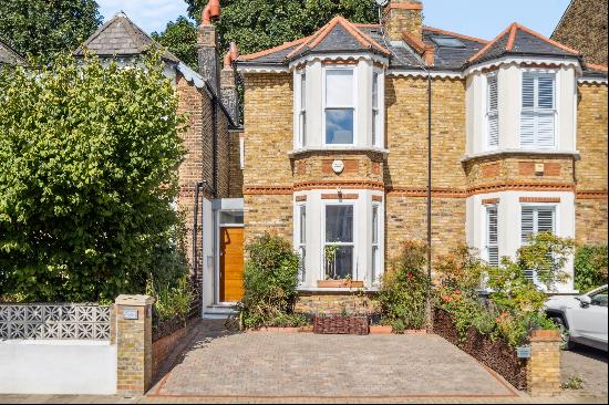 A Three-Bedroom, Two Bathroom Architectural Gem with Luxury Living on Oxford Road South