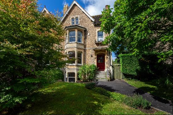 A unique period townhouse on one of the best streets in Frome, offering modern open plan l