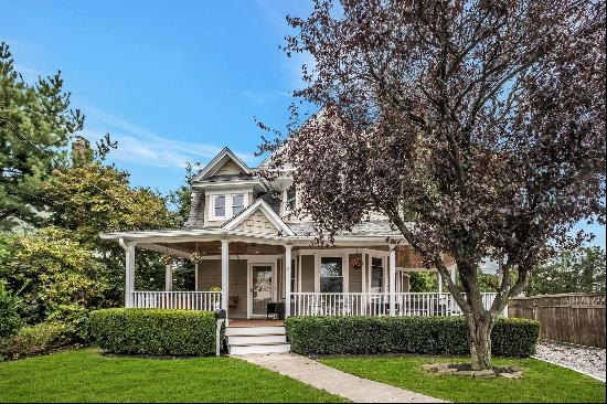 Beautiful Colonial-style home in Port Washington, with both charm and modern conveniences.