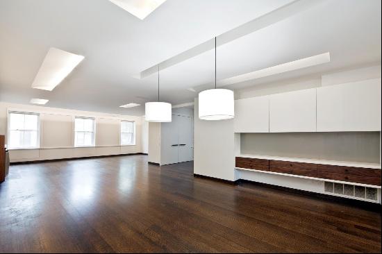 Spectacular, large spaces in a 3 Bedroom 3 Bath Cobble Hill Home !! Now Updated 