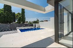 Newly built house in a privileged residential area near the beach.