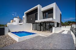 Newly built house in a privileged residential area near the beach.