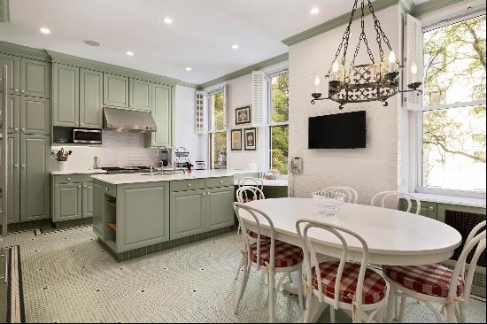   Quintessential Park Avenue Elegance This stunning 10-room corner duplex at 812