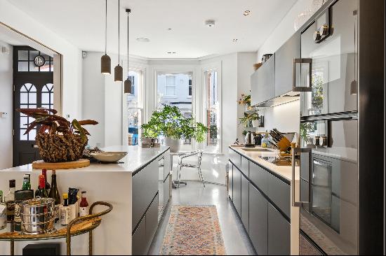 An immaculate 5 bedroom home on Mimosa Street, SW6