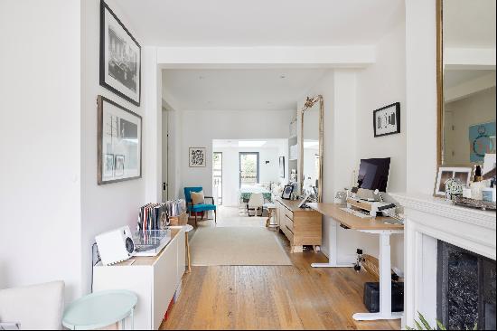 An inviting apartment with garden in Chelsea, SW10