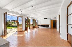 Beautiful country house located on the outskirts of Alaró