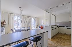 High renovated apartment in a classic building in Muntaner street.