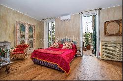 Prestigious apartment in the center of Rome