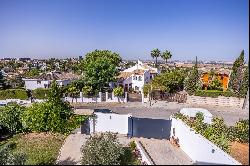 Contemporary Single-Family House Near Sevilla's Golf Club