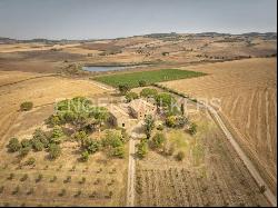 Spectacular unfinished property in Val d'Orcia