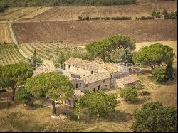 Spectacular unfinished property in Val d'Orcia