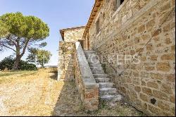 Spectacular unfinished property in Val d'Orcia