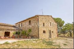 Spectacular unfinished property in Val d'Orcia