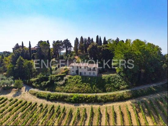 Enchanting Tuscan Home with Panoramic Views of Chianti