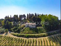 Enchanting Tuscan Home with Panoramic Views of Chianti