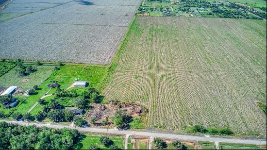 Expansive Acreage Located in Guy, Texas