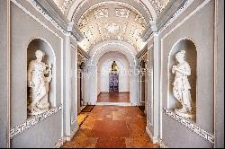 Prestigious apartment in the center of Rome