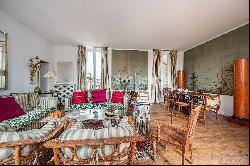 Prestigious apartment in the center of Rome