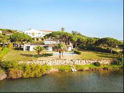 Villa in  Quinta do Lago with probably the best location with exceptional views