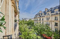 Paris 16th District – A beautifully renovated 4-bed apartment