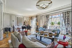 Paris 16th District – A beautifully renovated 4-bed apartment