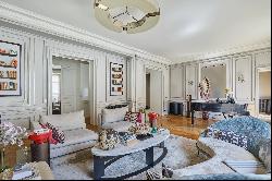 Paris 16th District – A beautifully renovated 4-bed apartment