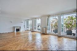 Paris 16th District – A superb 4-bed apartment