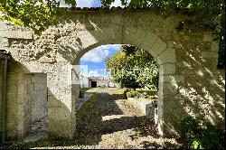 Fully renovated 16th-century logis with outbuildings and gîte near Angoulême