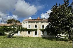 Fully renovated 16th-century logis with outbuildings and gîte near Angoulême