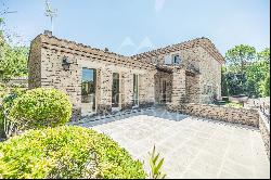 Charming stone house near the center of Bonnieux