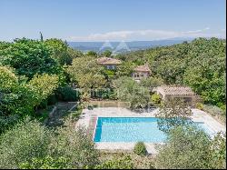 Charming stone house near the center of Bonnieux