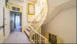 Triplex 3-bedroom apartment, for sale, downtown Porto, Portugal