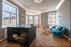 Altbau-Charme meets Urban Chic: Modernisierte 2-Zimmer-Wohnung im Palais von 1900