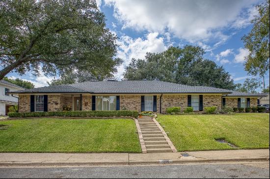 Modern Comfort in a Sought-After Henderson Neighborhood