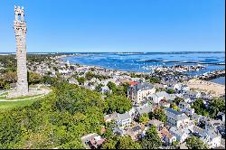 Guesthouse with Parking & Solar  in the Heart of Provincetown