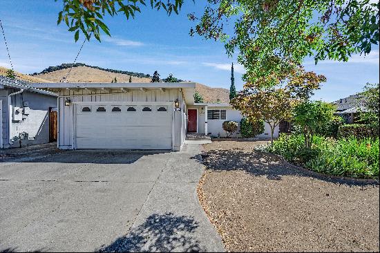 Hill Views in Niles Canyon!