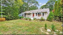 6 Nassau Road, Hampton Bays, NY 11946