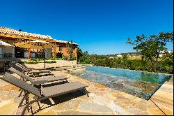 Provencal-style house integrated with nature