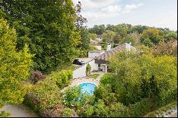 Family property in a green and peaceful setting